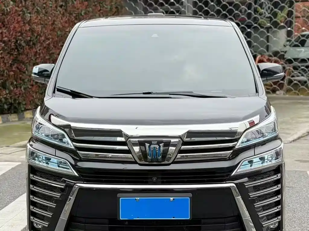 Toyota Vellfire — фото 2