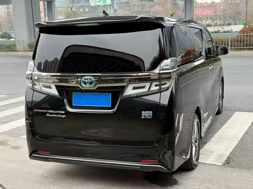 Toyota Vellfire — фото 7