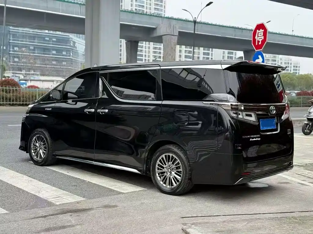 Toyota Vellfire — фото 8