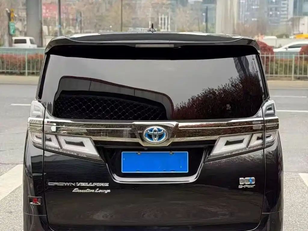 Toyota Vellfire — фото 9