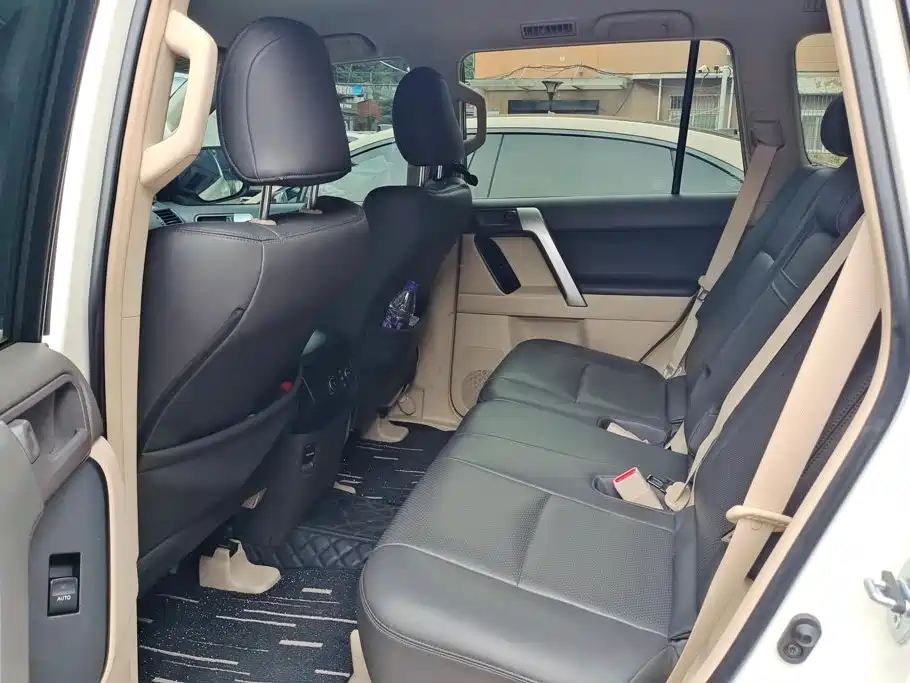 Toyota RAV4 — фото 11