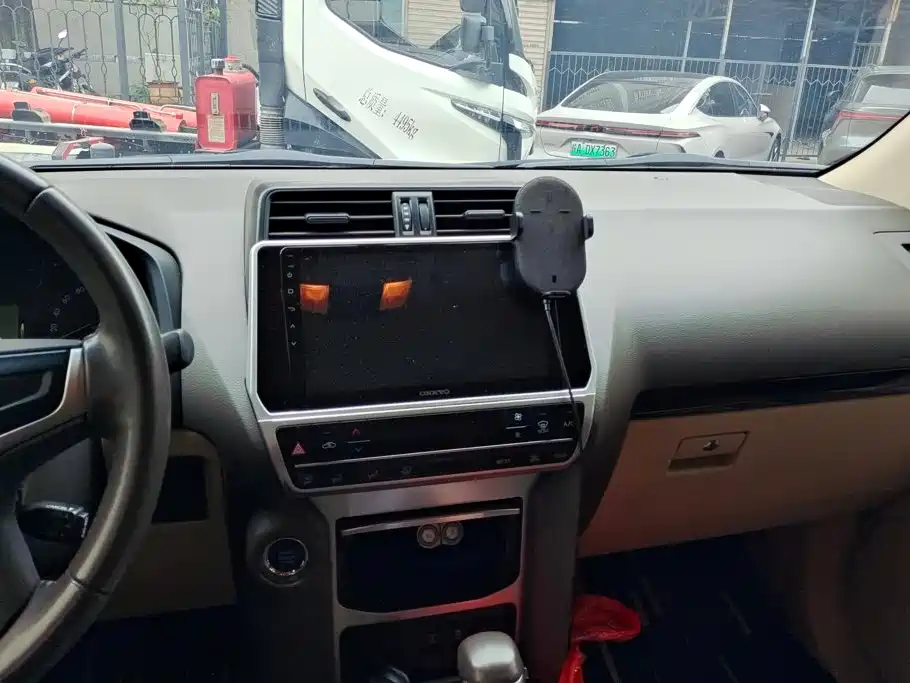 Toyota RAV4 — фото 13