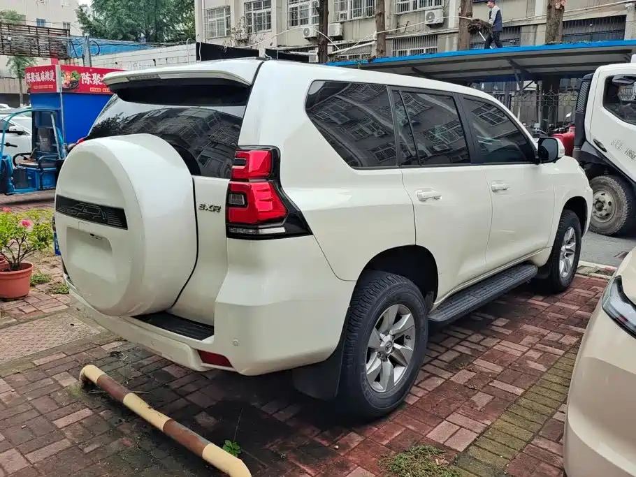 Toyota RAV4 — фото 3
