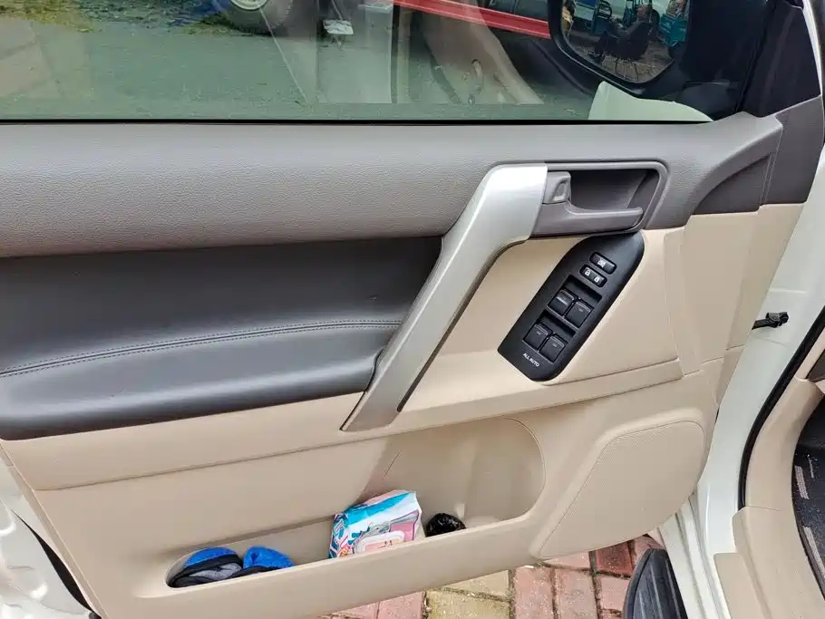 Toyota RAV4 — фото 7