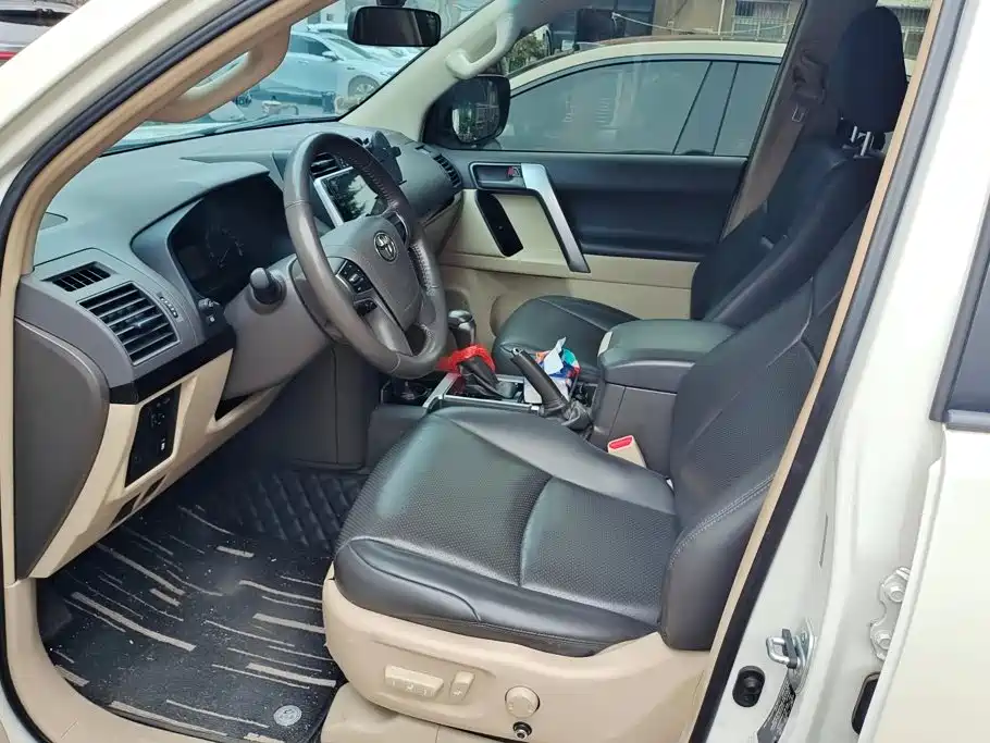 Toyota RAV4 — фото 9
