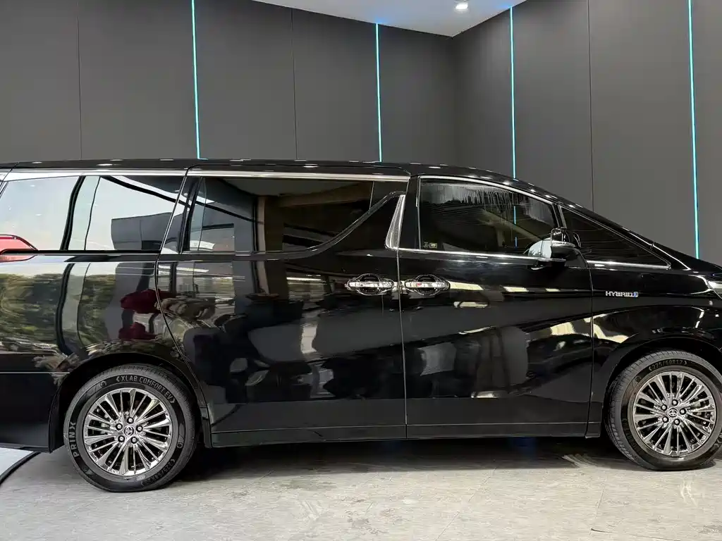 Toyota Alphard — фото 5