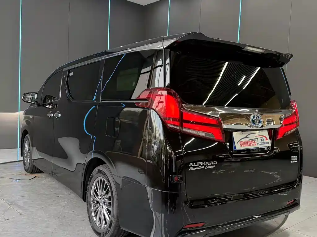 Toyota Alphard — фото 6