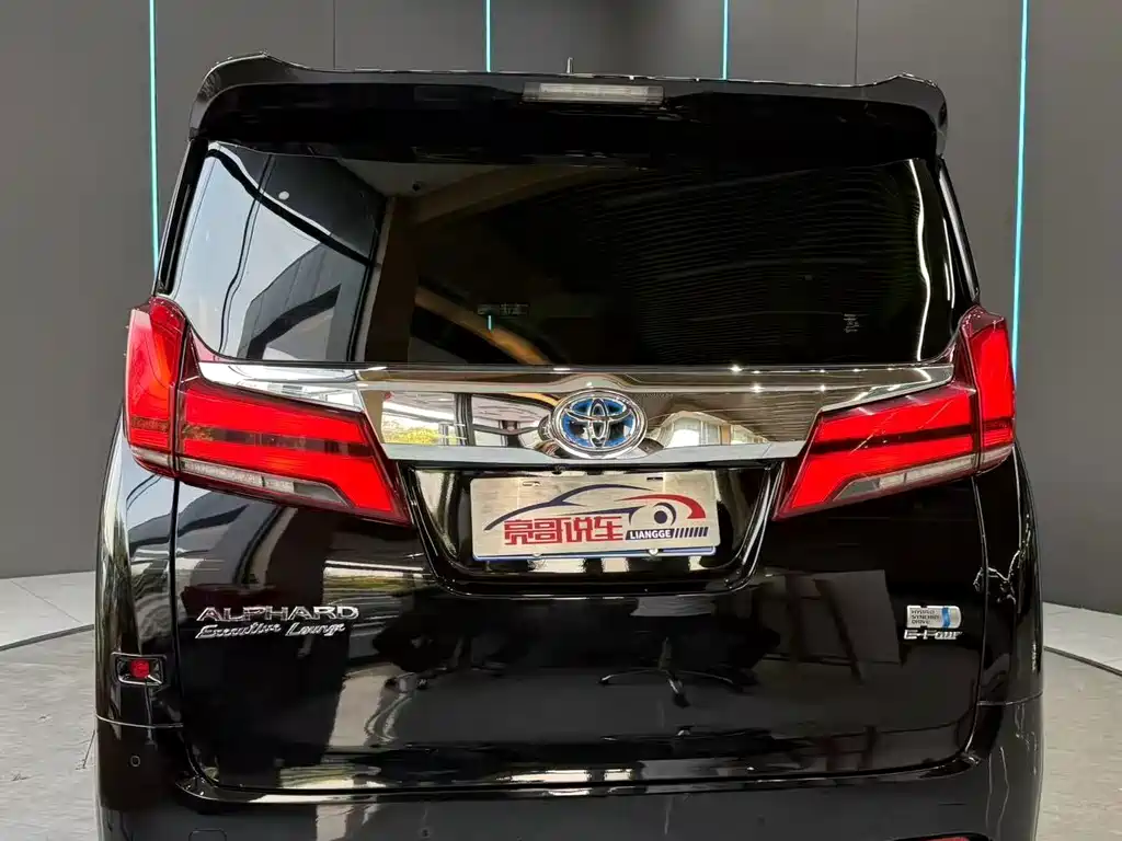 Toyota Alphard — фото 7