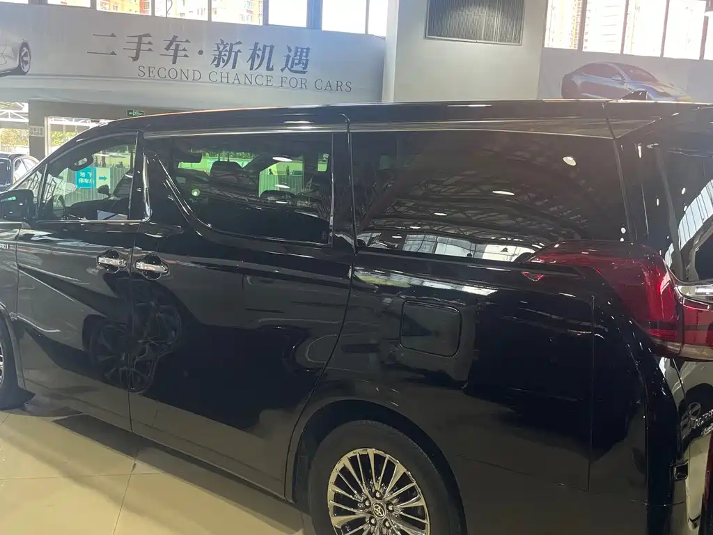 Toyota Alphard — фото 8