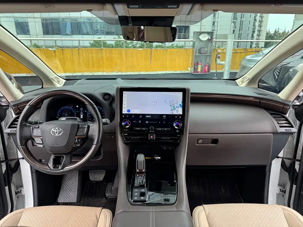Toyota Alphard — фото 5