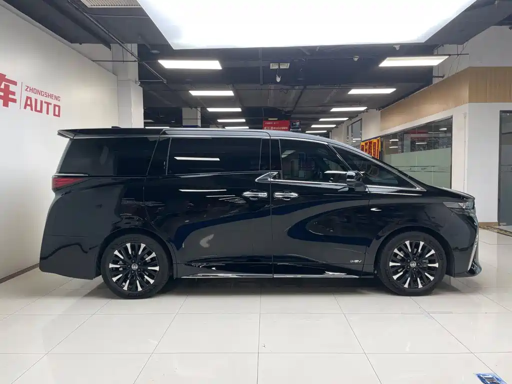 Toyota Alphard — фото 3