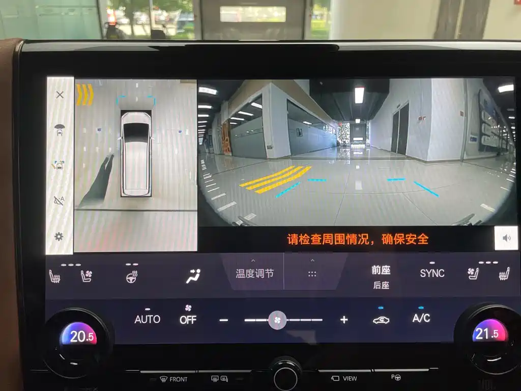 Toyota Alphard — фото 24