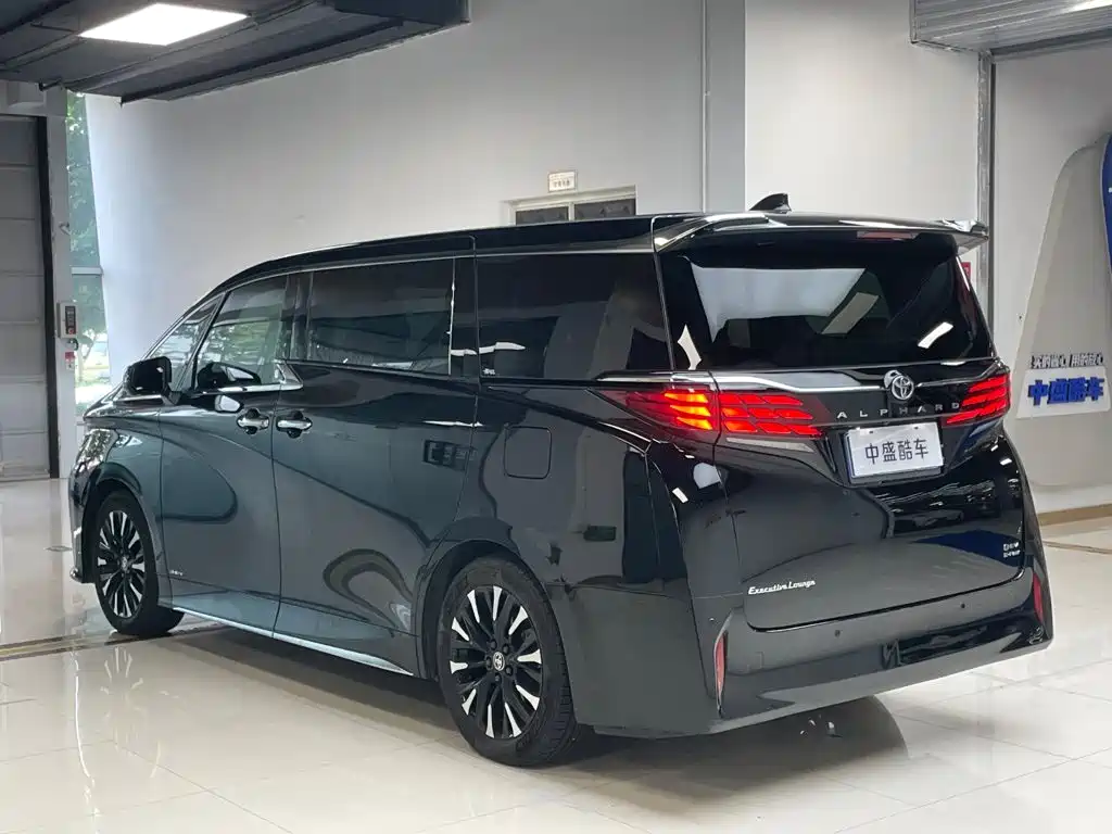Toyota Alphard — фото 30