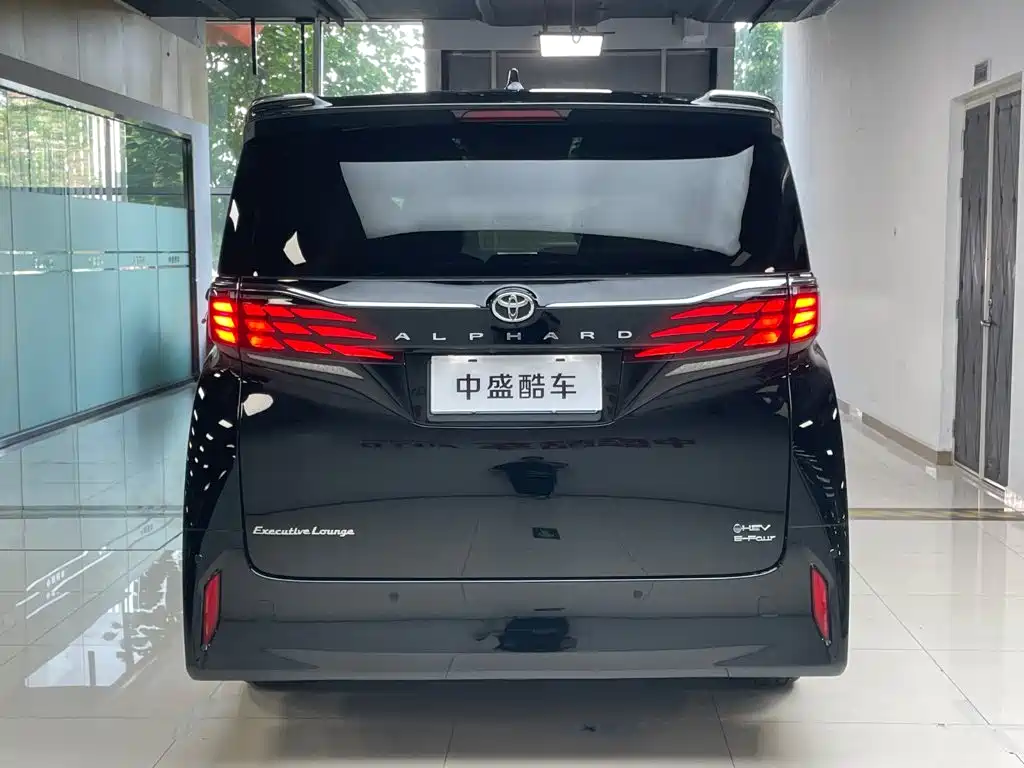 Toyota Alphard — фото 31