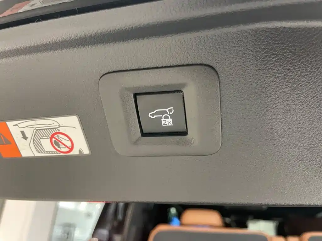 Toyota Alphard — фото 34