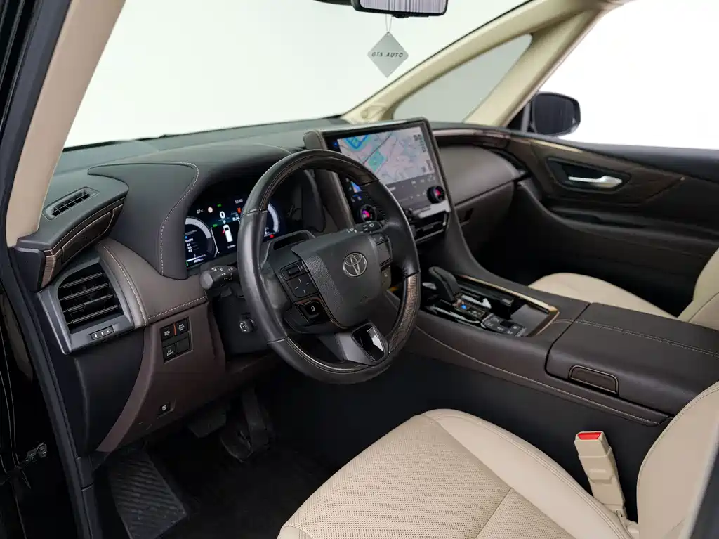 Toyota Alphard — фото 11
