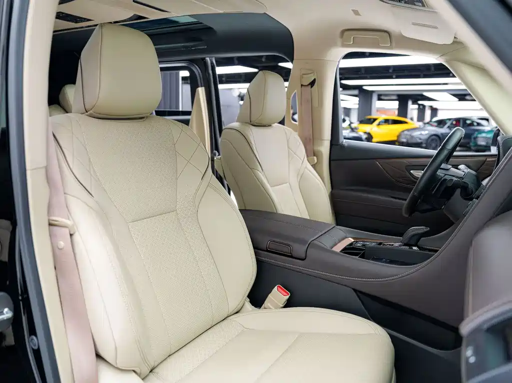 Toyota Alphard — фото 14