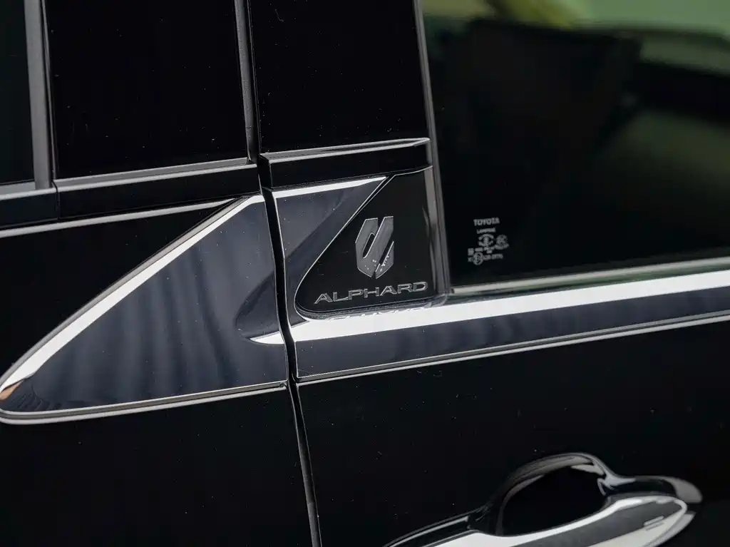 Toyota Alphard — фото 7