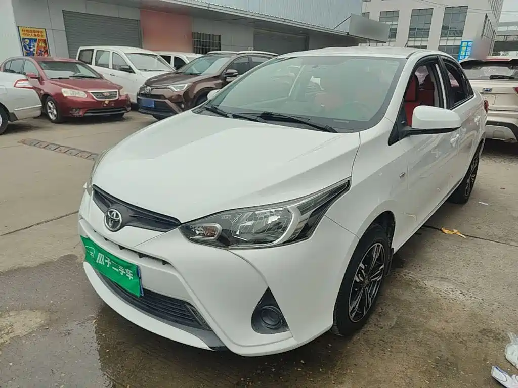 Toyota Yaris L — фото 2