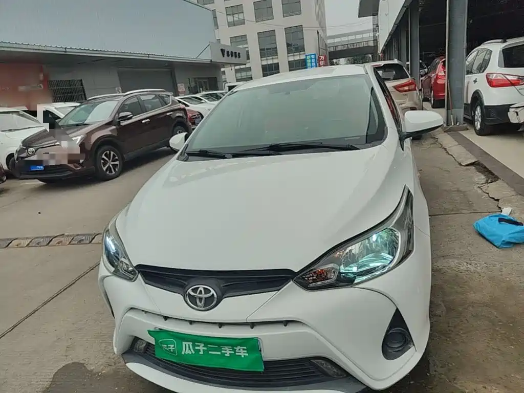 Toyota Yaris L — фото 3