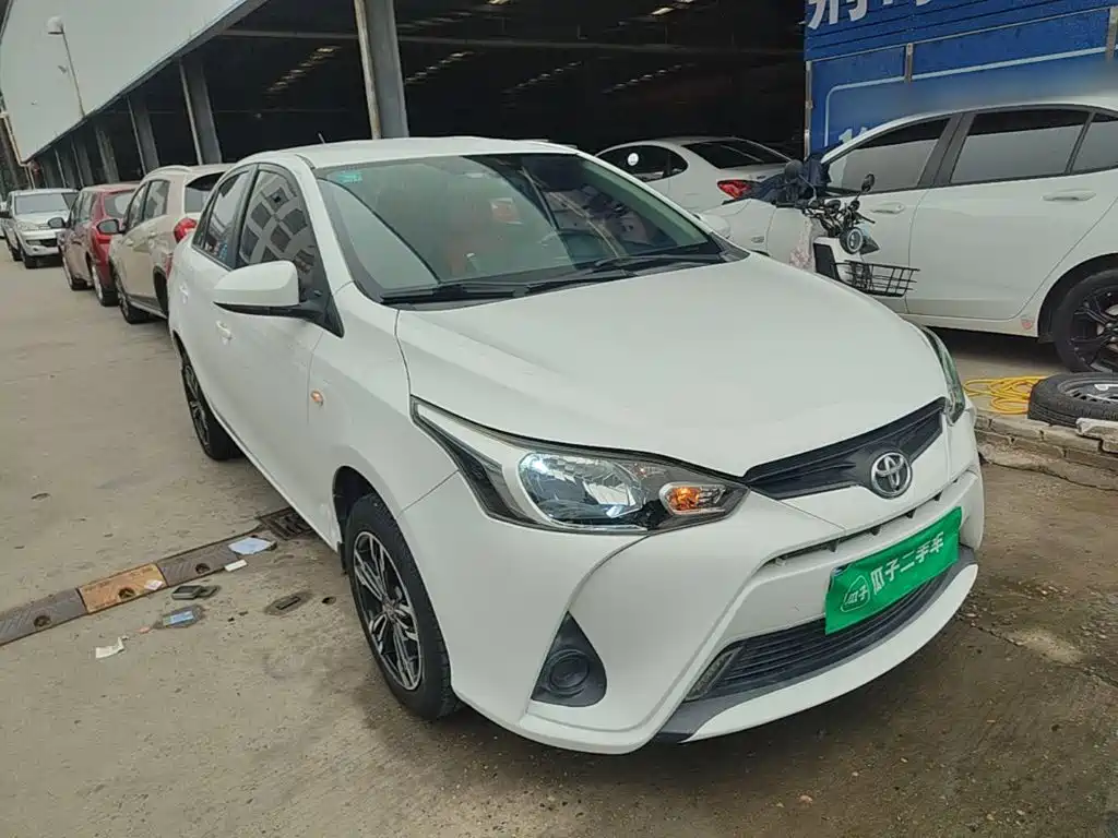 Toyota Yaris L — фото 4