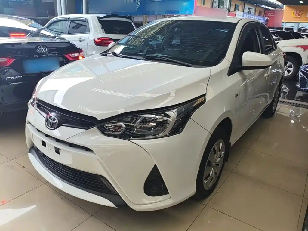 Toyota Yaris L — фото 2