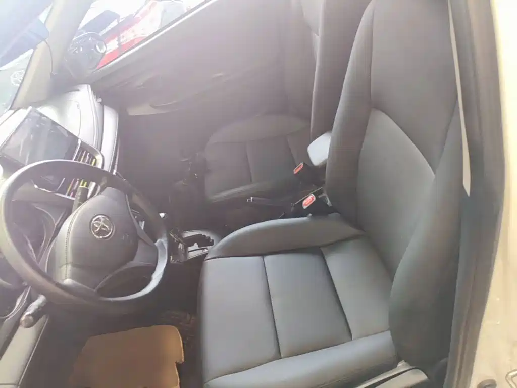 Toyota Yaris L — фото 15