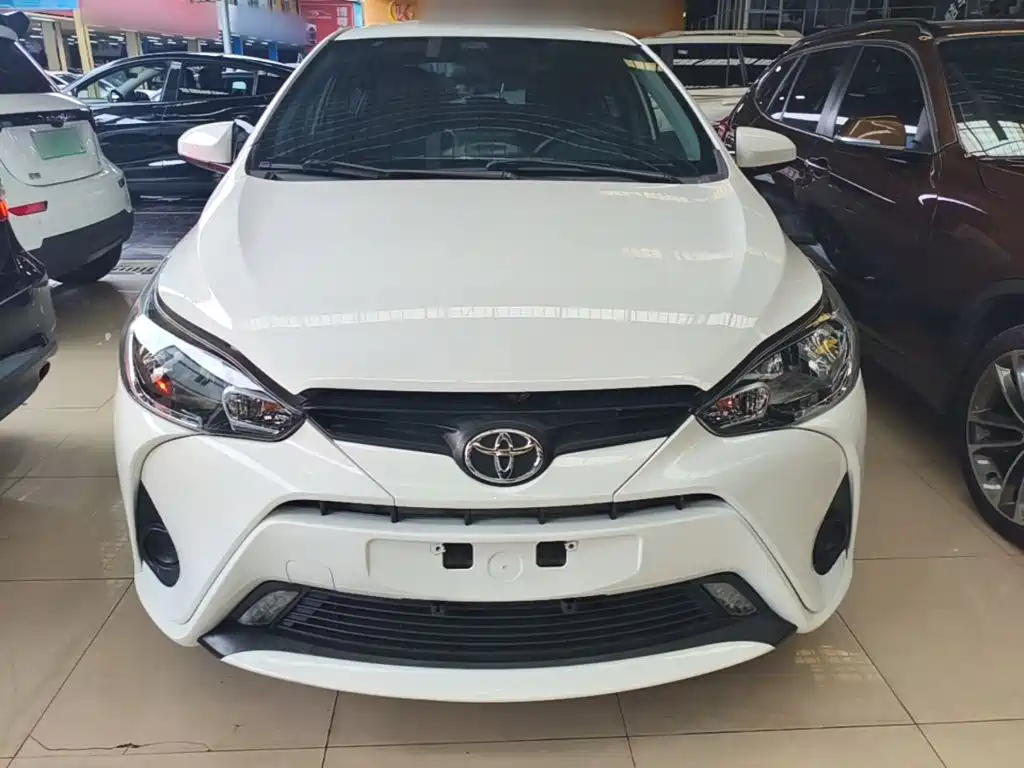 Toyota Yaris L — фото 3