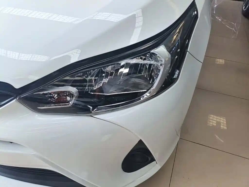 Toyota Yaris L — фото 24