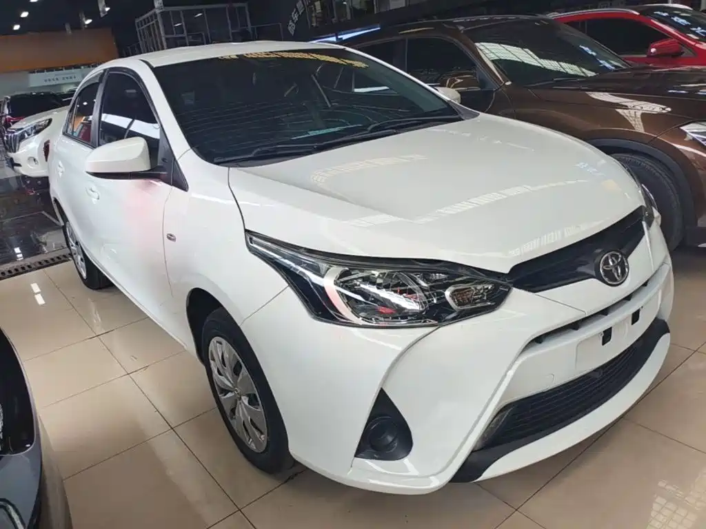Toyota Yaris L — фото 4