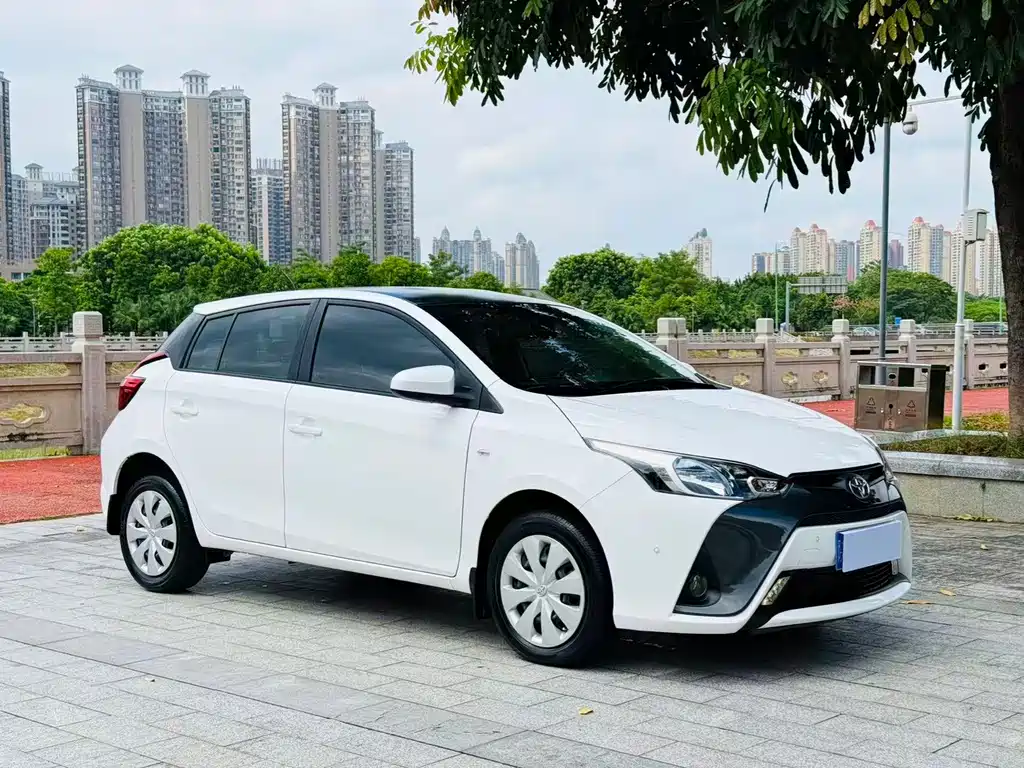 Toyota Yaris L — фото 3