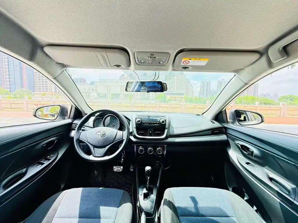 Toyota Yaris L — фото 5