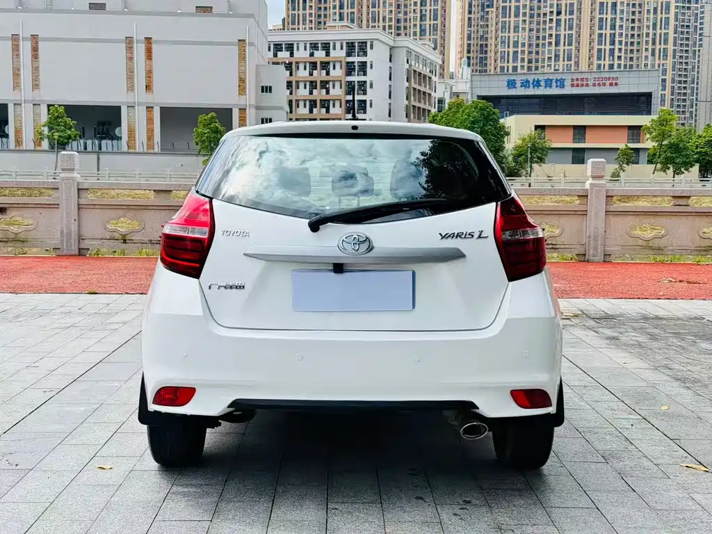 Toyota Yaris L — фото 8