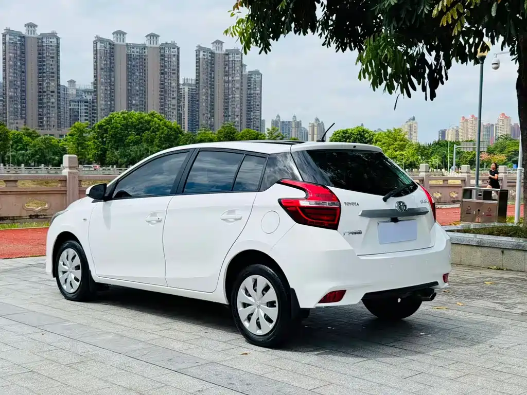 Toyota Yaris L — фото 9