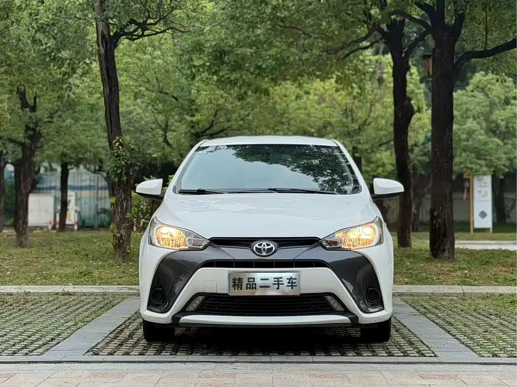 Toyota Yaris L — фото 2