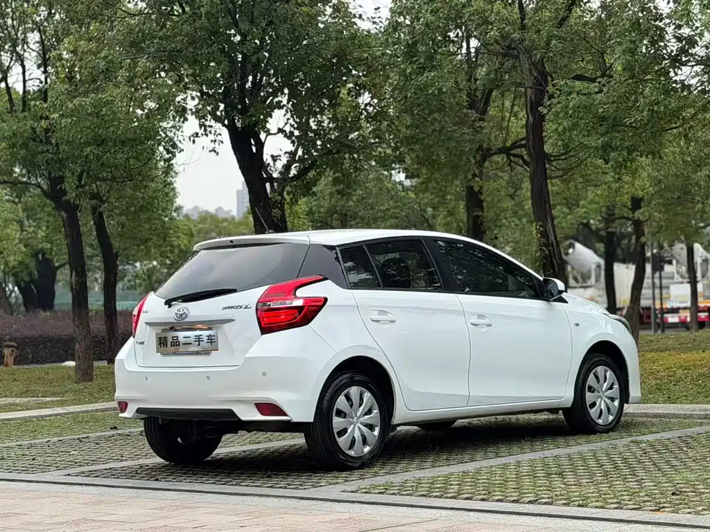 Toyota Yaris L — фото 17