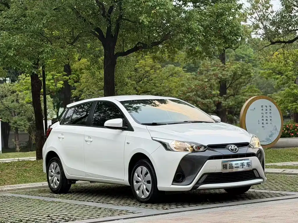 Toyota Yaris L — фото 3