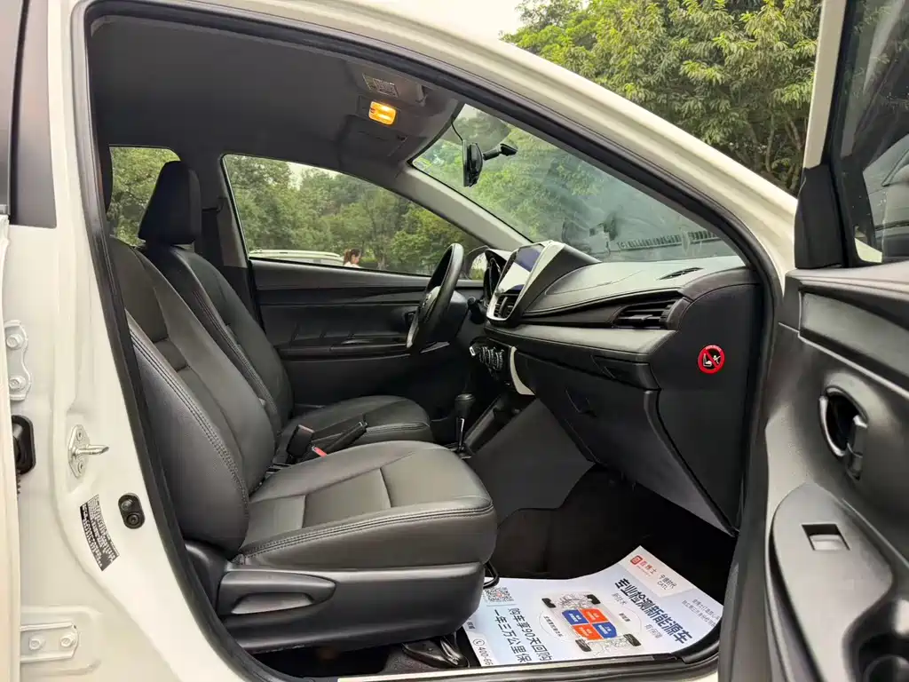 Toyota Yaris L — фото 6