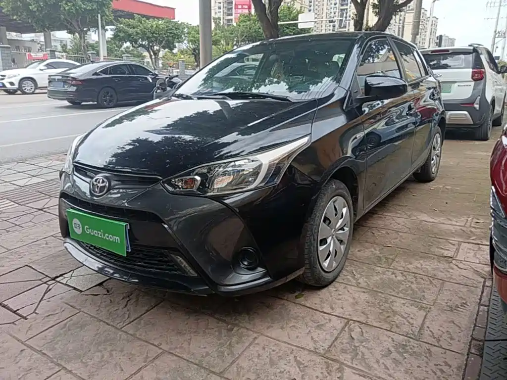 Toyota Yaris L — фото 2