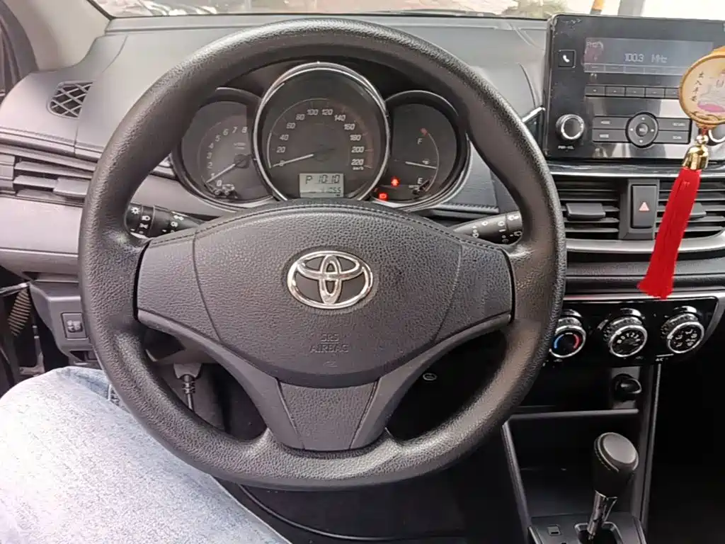 Toyota Yaris L — фото 11
