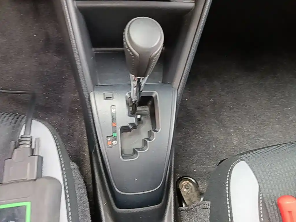 Toyota Yaris L — фото 14