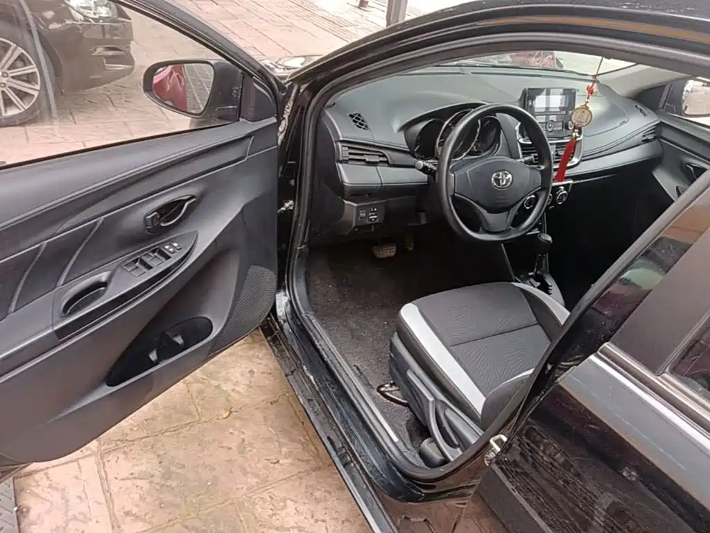 Toyota Yaris L — фото 16