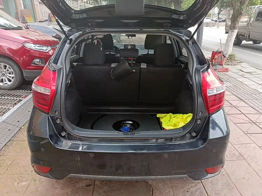 Toyota Yaris L — фото 19
