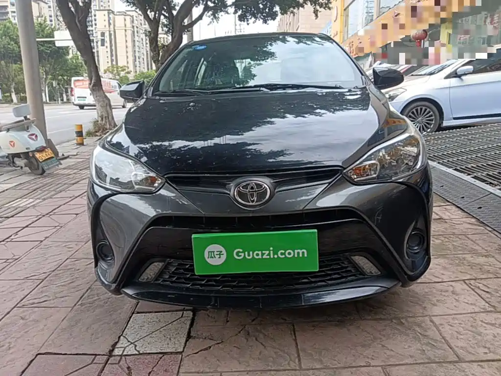Toyota Yaris L — фото 3