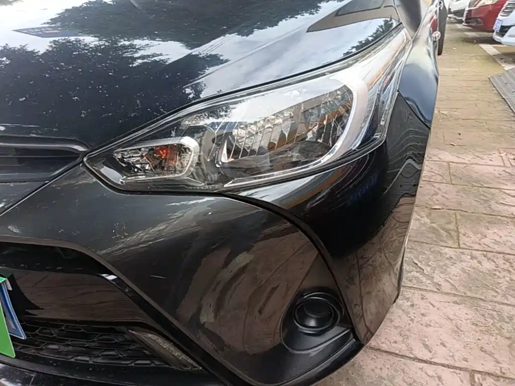 Toyota Yaris L — фото 24