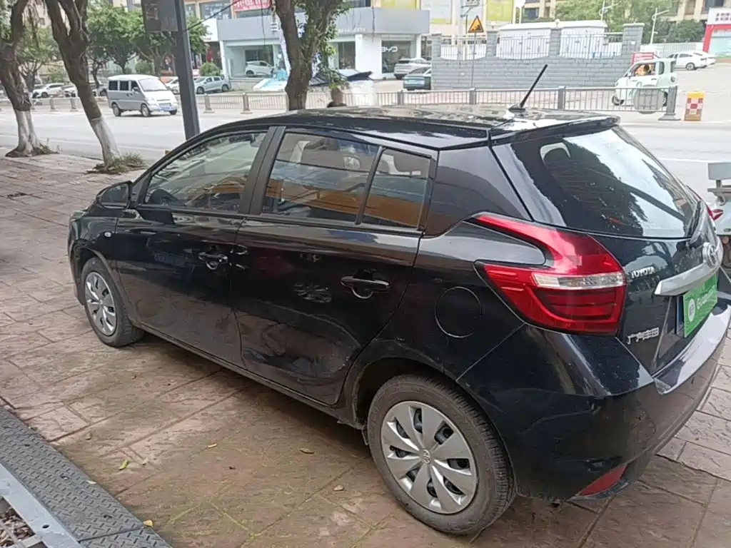 Toyota Yaris L — фото 5