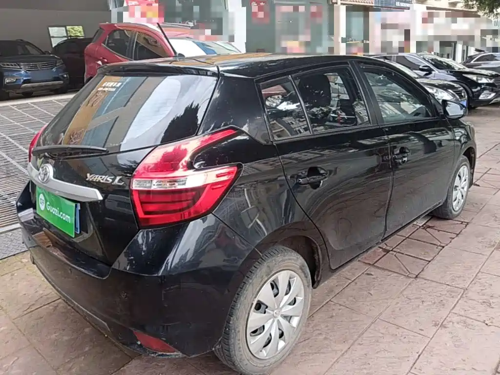 Toyota Yaris L — фото 7