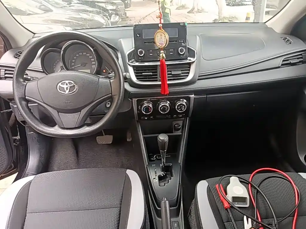 Toyota Yaris L — фото 10