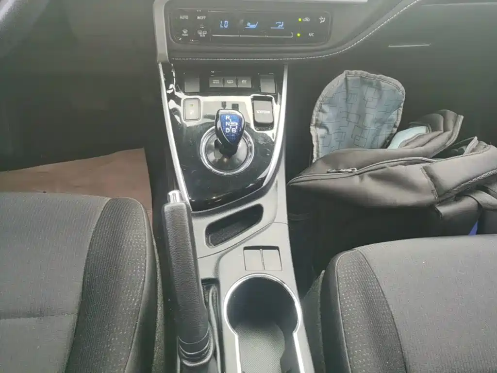 Toyota Corolla Hybrid — фото 14