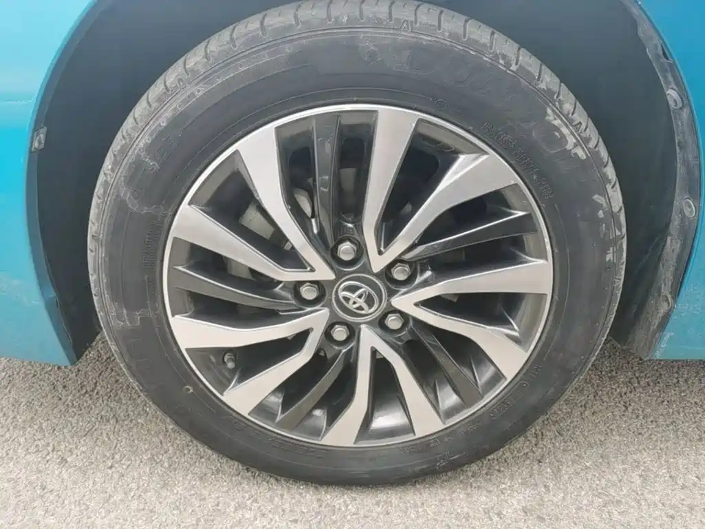 Toyota Corolla Hybrid — фото 23